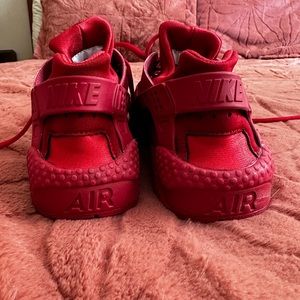 Red Nike Huarache